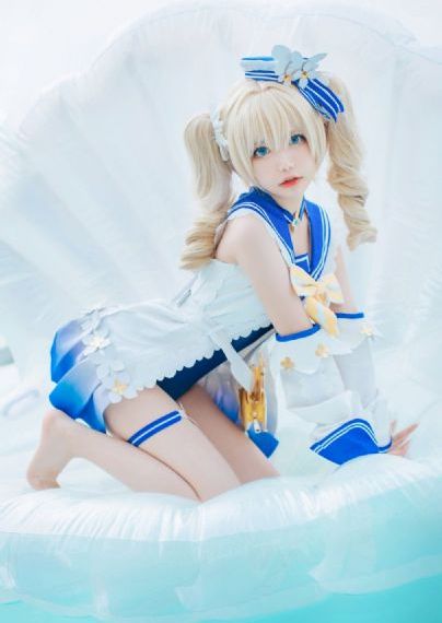 欧美女性感吊带睡衣_1080P电影完整版