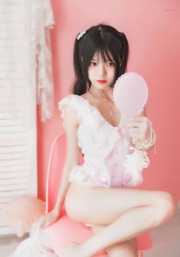 欧美美女二区_超清日本电影免费
