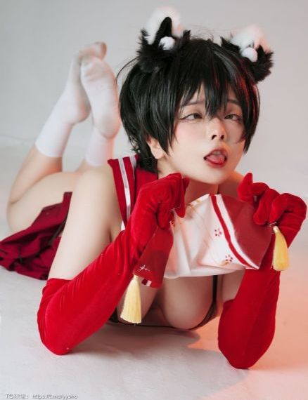 国产fender_十万网红美女美酱